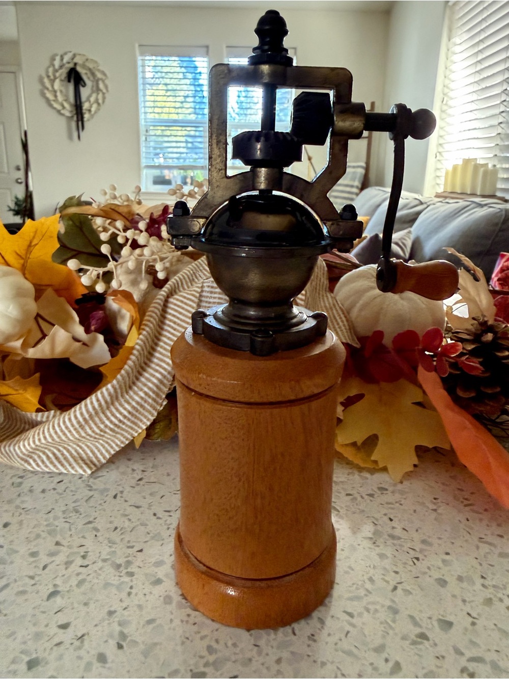 Aniegre Hand-Turned Peppermill - White - Unbranded